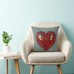 Coussin Toi et moi - jeu d'alphabet sur un cœur rouge