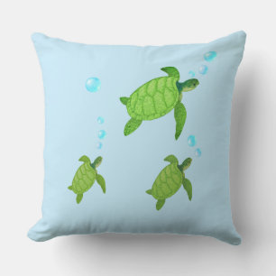 Coussin Tortues marines vertes nageant sur turquoise