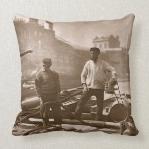 Coussin Travailleurs sur "la route silencieuse", de la