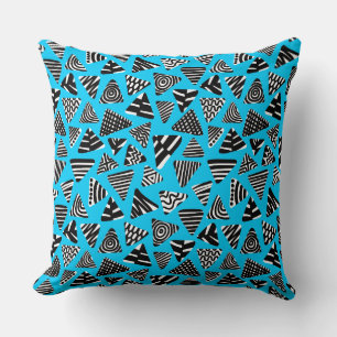 Coussin Triangles 240121 - Noir et Blanc sur Sky Blue