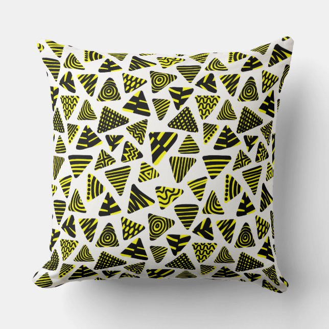 Coussin Triangles 240121 - Noir et Jaune sur Blanc (Recto)