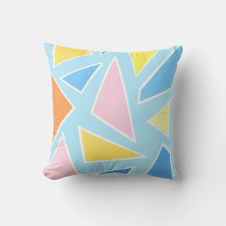 Coussin Triangles pastel sur bleu pâle