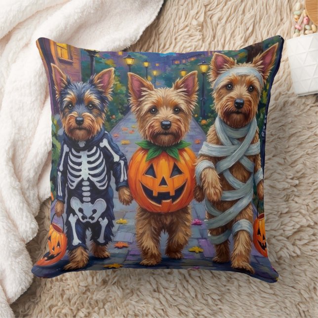 Coussin Trick ou traitement de Terrier australien à Hallow (Couverture)