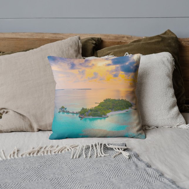 Coussin Tropical Sunset Island Throw Pillow | Beach & Ocea (Créateur téléchargé)