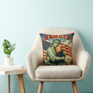 Coussin Trump tient la statue de la Liberté USA 250 ans de