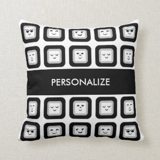 Coussin Tuiles noires et blanches modernes d'émoticône