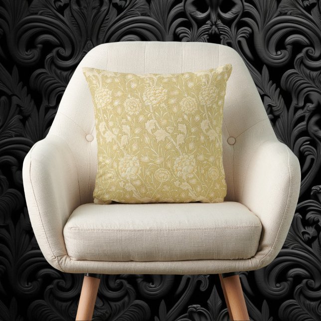 Coussin Tulipes sauvages par William Morris, Art des Fleur (Wild Tulips by William Morris, Vintage Flowers Art Throw Pillow)