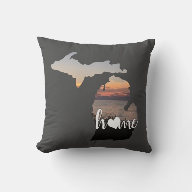Coussin Typographie domestique du Michigan avec coeur (Recto)