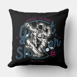Coussin Un astronaute sur skateboard   Surfer sur les étoi