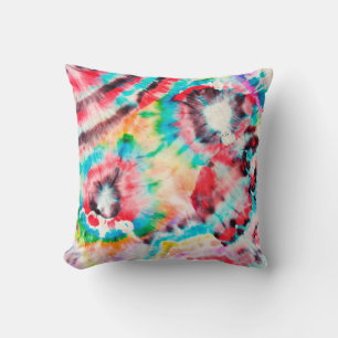 Coussin Un Grunge Dur Rouge. Motif de Shibori. Arbre à pin