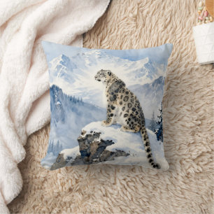Coussin Un léopard des neiges sur un pic enneigé