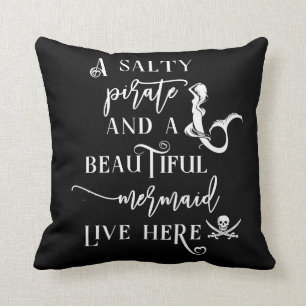 Coussin Un Pirate Salé et une Sirène Magnifique Vivent Ici