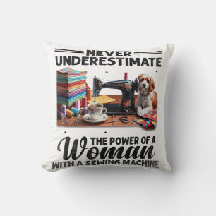 Coussin Une femme ne peut pas survivre sur le café seule e