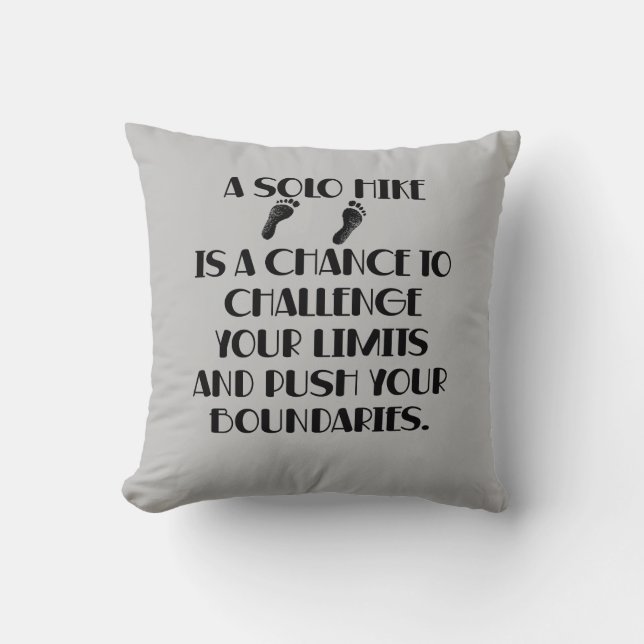 Coussin Une randonnée en solo est l'occasion de défier ses (Recto)