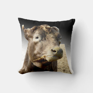 Coussin Vache Chewing Hay, Popout Art, Throw Cushion.
