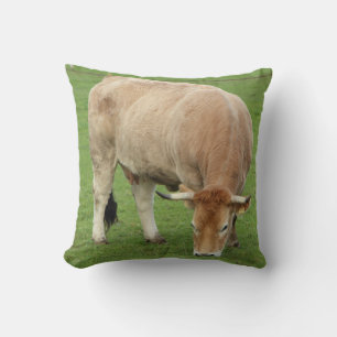 Coussin Vache nantaise dans un champ