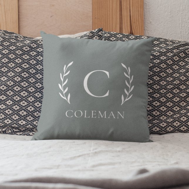 Coussin Vert sauge rustique monogramme initial intérieur e (Créateur téléchargé)