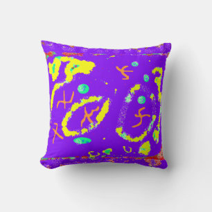 Coussin violet motifs d'art abstrait