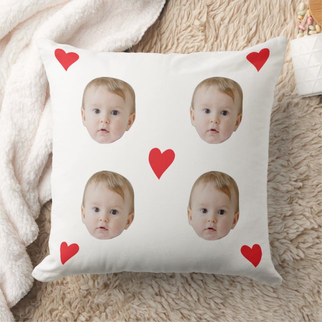 Coussin Visage de bébé personnalisé avec les coeurs (Couverture)