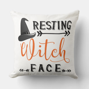 Coussin visage de sorcière au repos