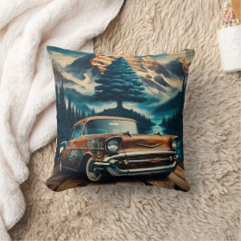 Coussin Voiture Vintage au milieu des montagnes et des for
