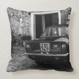 Coussin Voiture Vintage FIAT en Italie en monochrome