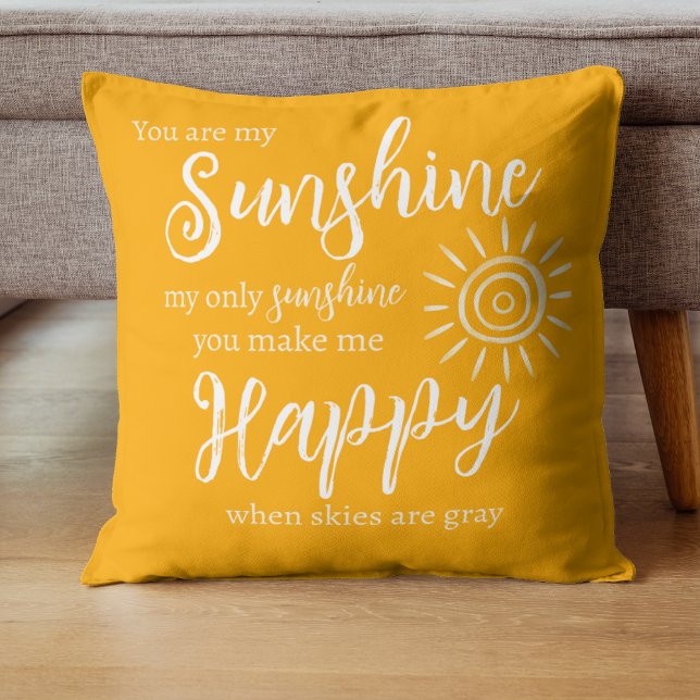 Coussin Vous êtes My Sunshine Orange avec le soleil et les (You are my Sunshine, you make me Happy bright orange pillow with sun, white polka dots on the back.)