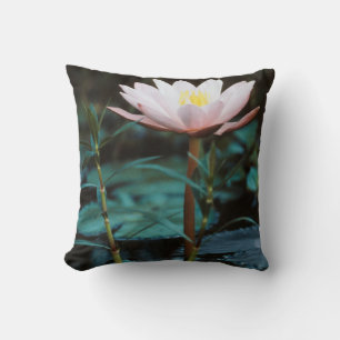 Coussin Vue rapprochée de nénuphar à Inle Lake