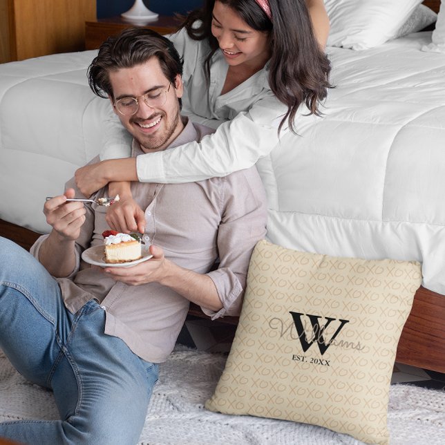 Coussin XOXO Monogramme (Créateur téléchargé)