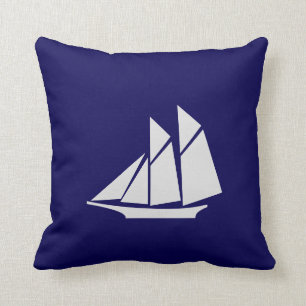 Coussin Yacht blanc élégant sur fond bleu marine