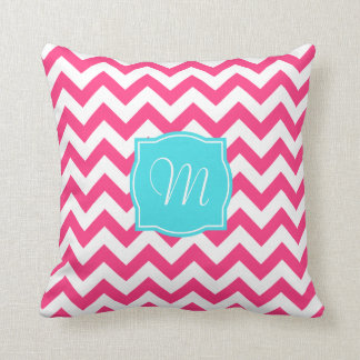 Coussin Zigzag et monogramme roses de turquoise