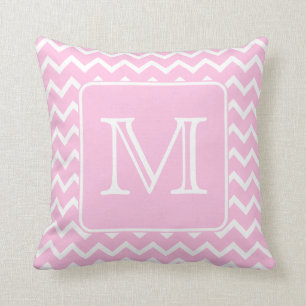 Coussin Zigzags roses avec le monogramme fait sur commande