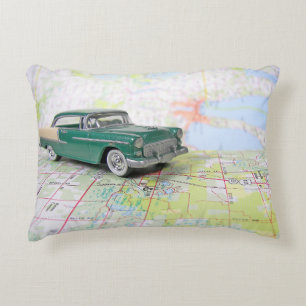 Coussins Décoratifs ancienne voiture sur carte routière