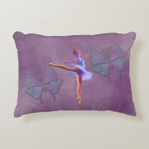 Coussins Décoratifs Ballerine en position d'arabesque dans pourpre et
