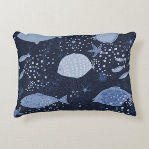 Coussins Décoratifs Des poissons endormis monochromes, motif foncé.