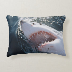 Coussins Décoratifs Grand requin blanc en mer