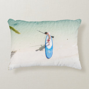 Coussins Décoratifs Homme surfant sur la plage
