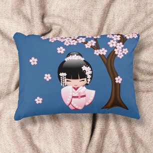 Coussins Décoratifs Kimonon rose Kawaii Poupée Kokeshi sur fond bleu