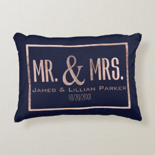 Coussins Décoratifs M. et Mme roses mariage d'or de monogramme de bleu