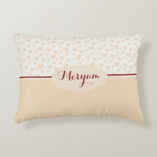 Coussins Décoratifs Meryam Monogram Hearts Motif en Peach & Burgundy