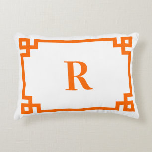 Coussins Décoratifs Monogramme de la bordure de clé grecque orange bri