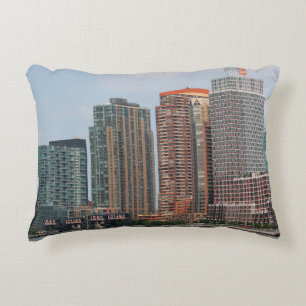 Coussins Décoratifs NEW YORK - 5 JUILLET 2015 : Long Island City water