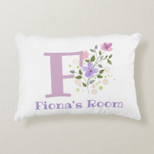 Coussins Décoratifs Nom et Initiale sur un Design Floral. Joli