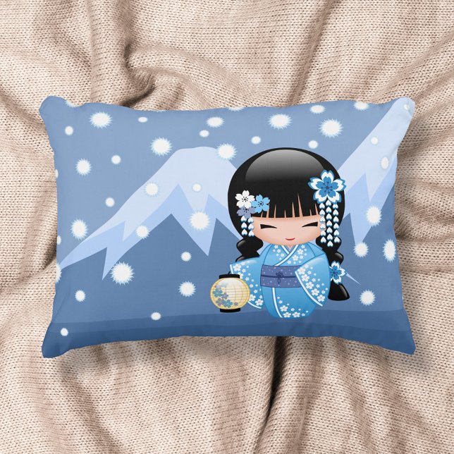 Coussins Décoratifs Poupée Kokeshi d'hiver - Blue Mountain Geisha Girl (Créateur téléchargé)