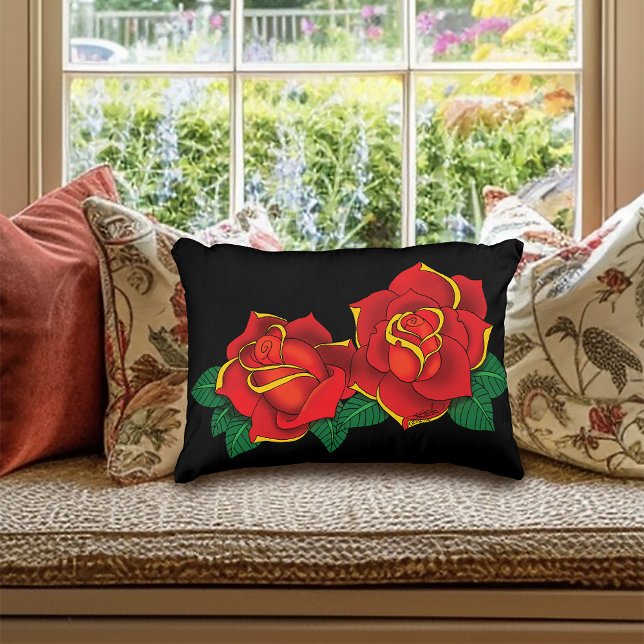 Coussins Décoratifs Tatouage de roses traditionnelles rouges gras noir (Créateur téléchargé)