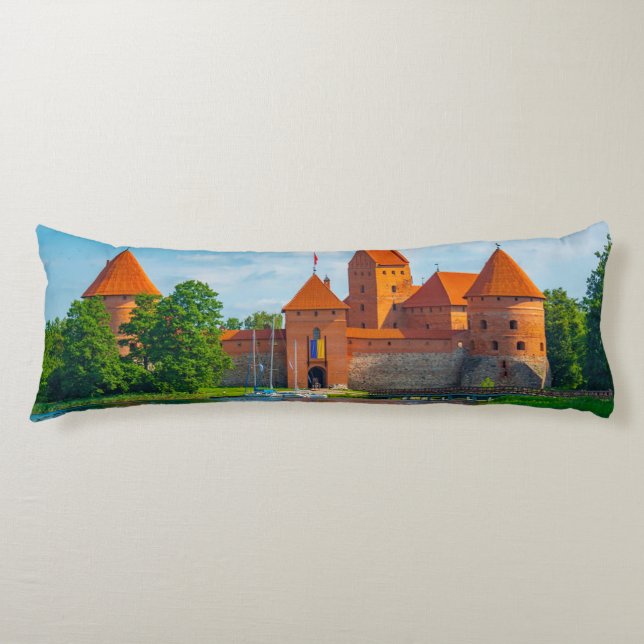 Coussins Longs Beau château médiéval sur le lac Bleu (Devant)