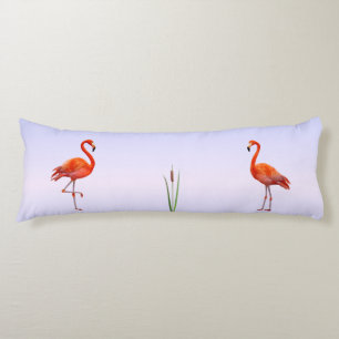 Coussins Longs Beaux flamants roses sur nuances de bleu clair
