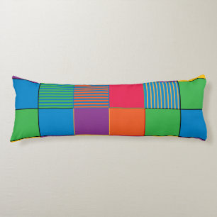 Coussins Longs Carrés et bandes de couleurs vives