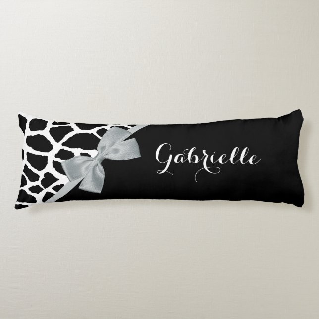 Coussins Longs Chic Black White Giraffe Imprimer Bow et nom en ar (Devant)