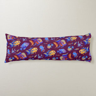 Coussins Longs Des poissons tropicaux amusants sur le violet fonc